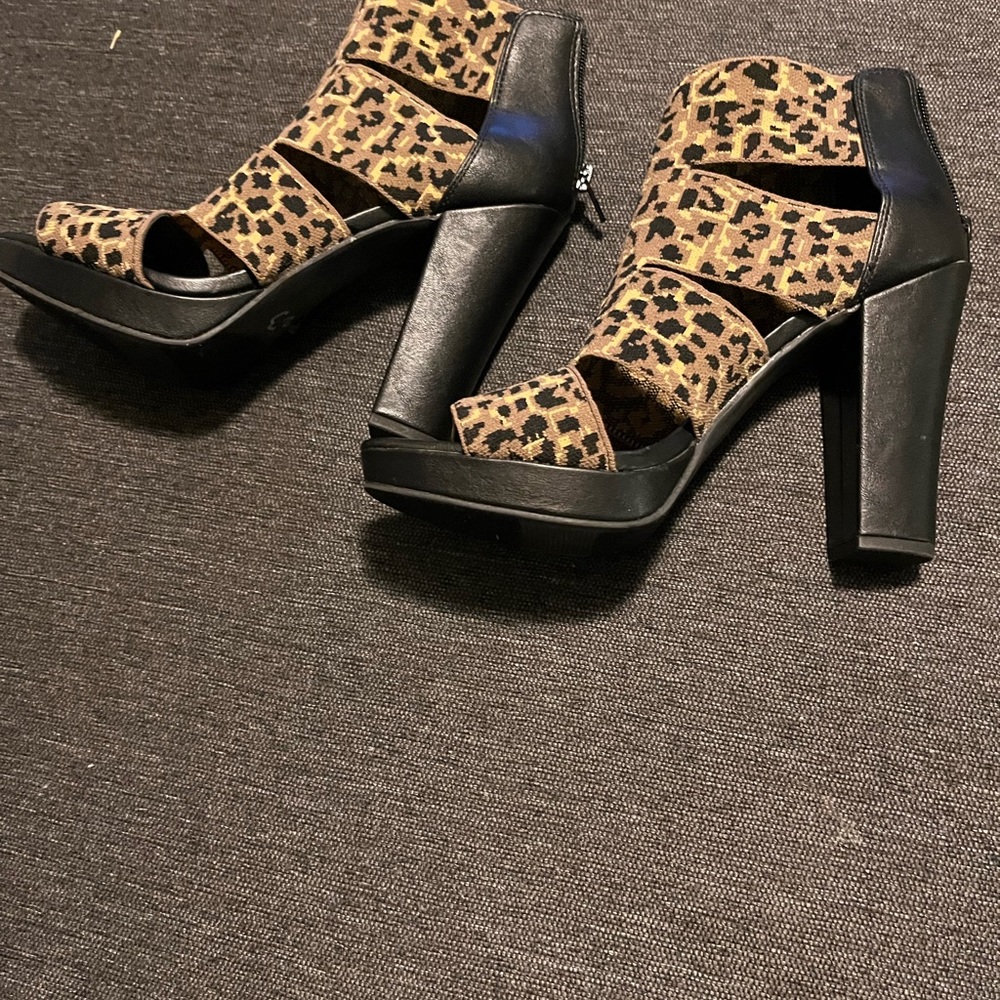 Women’s Sexy Black, Animal Print, Open Toe Platform Heels Size 10-Never Worn